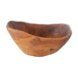 plat en bois massif brutaliste