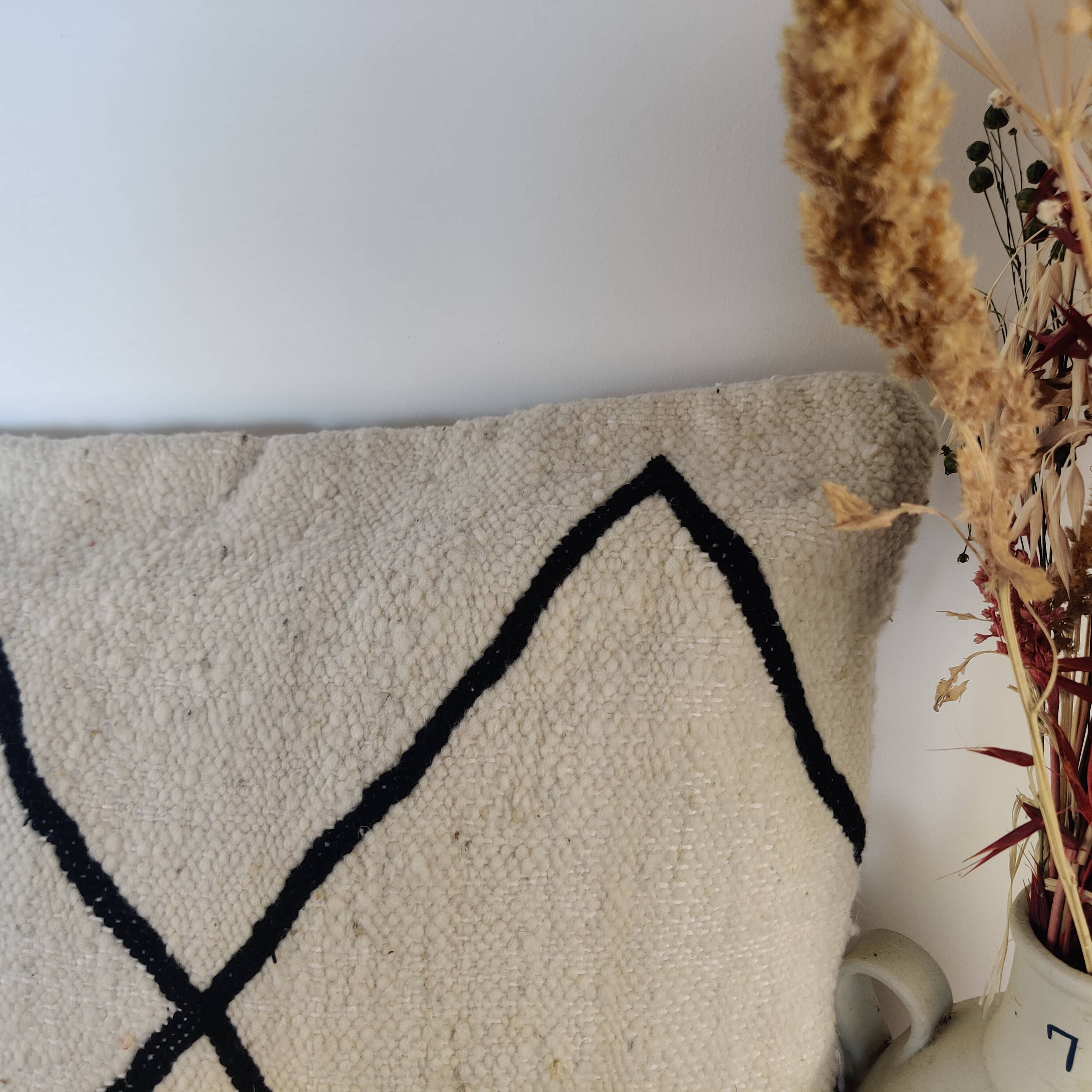 Coussin kilim berbere blanc et noir