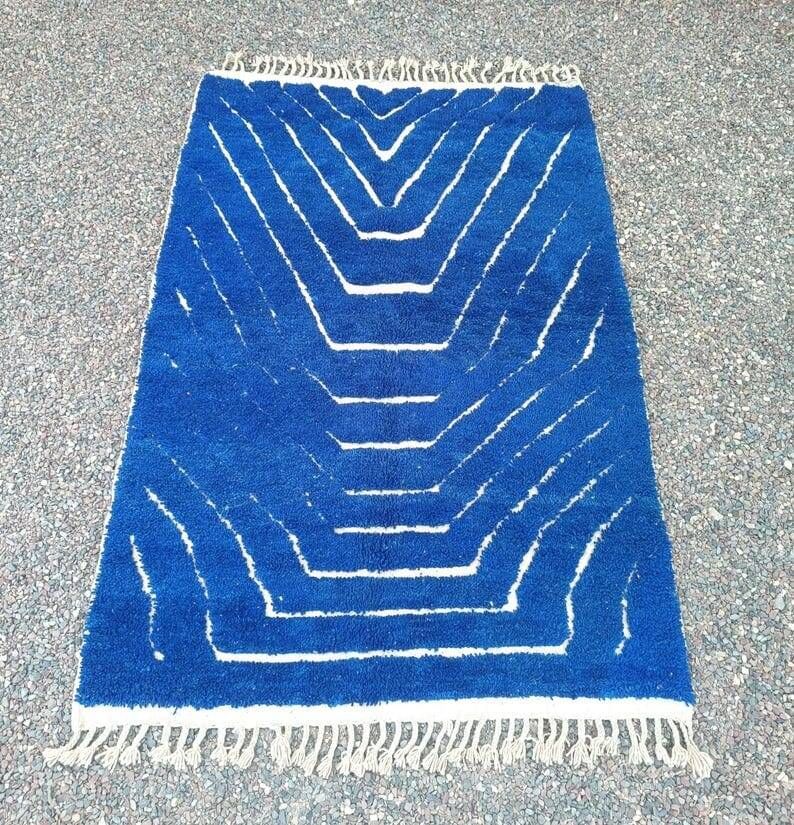 Tapis berbère beni ouraine sur commande traditionnelle taille 150/250 cm