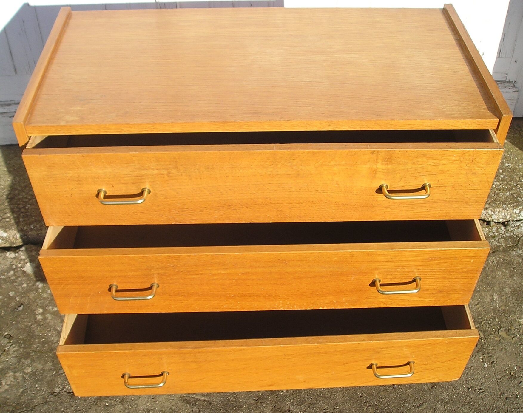 Convenient 3-drawer oak veneer 1970