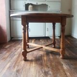 Round oak table/dining table/solid wood table/large table