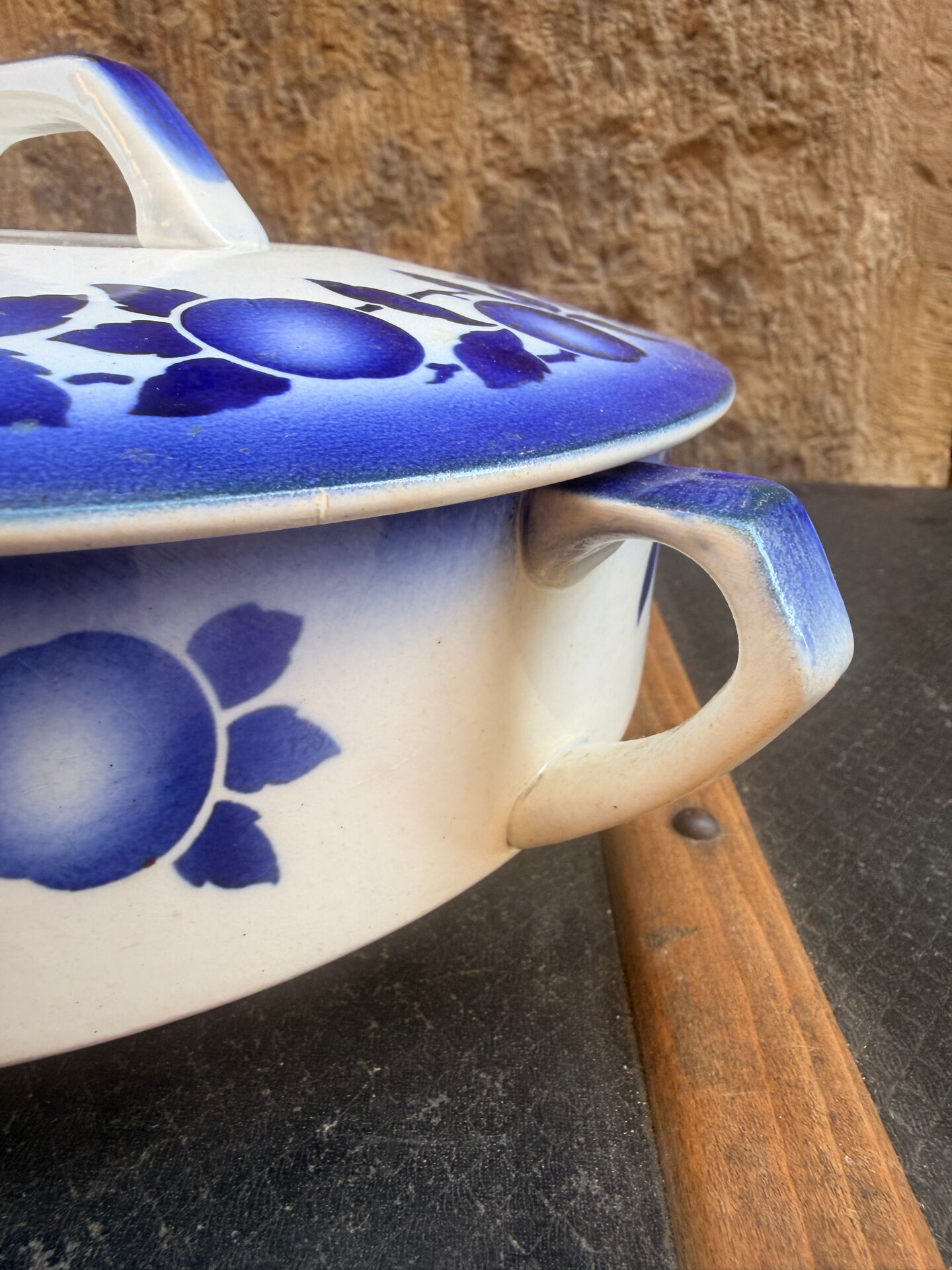 Vegetable dish / soup tureen St Amand