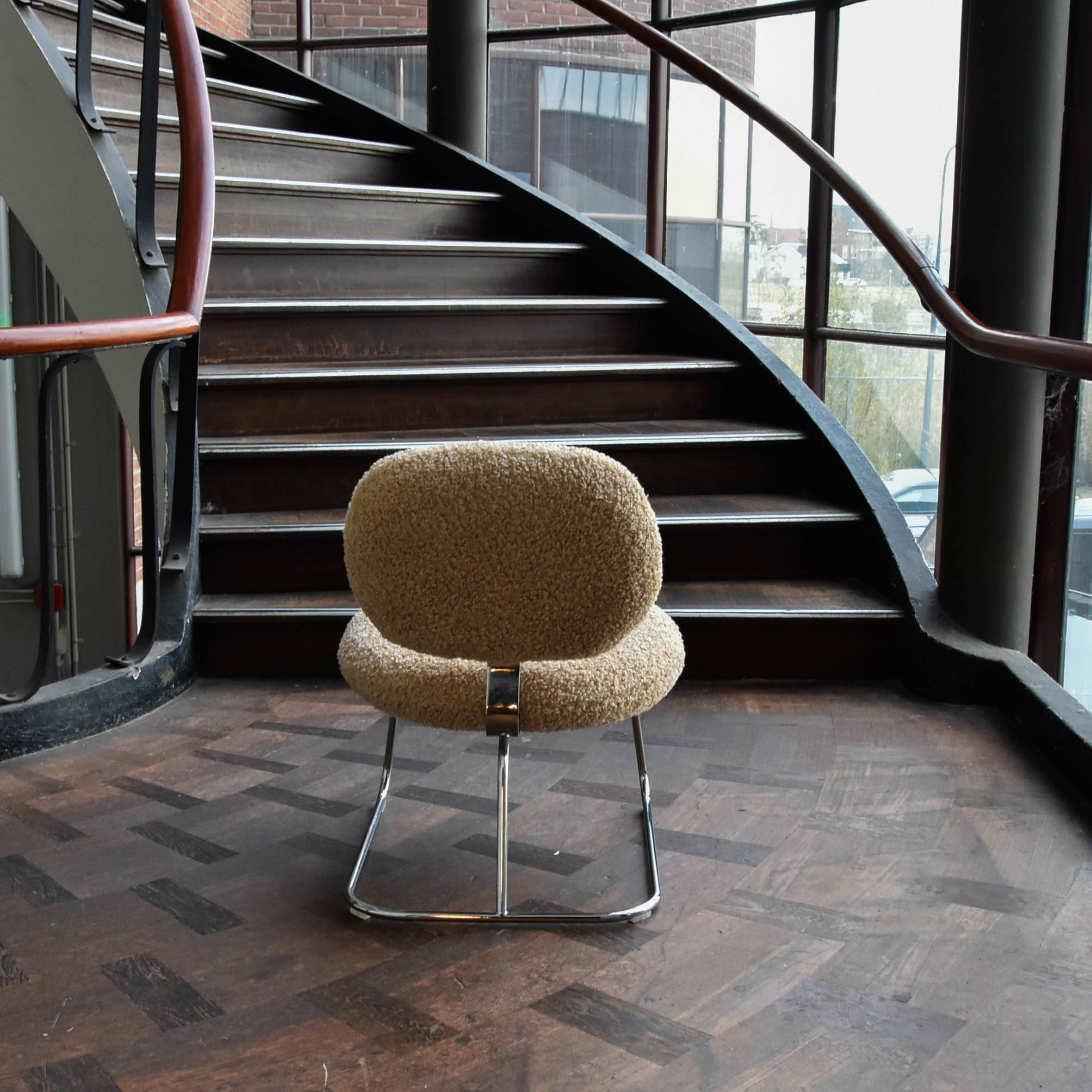 Artifort Vega Chair