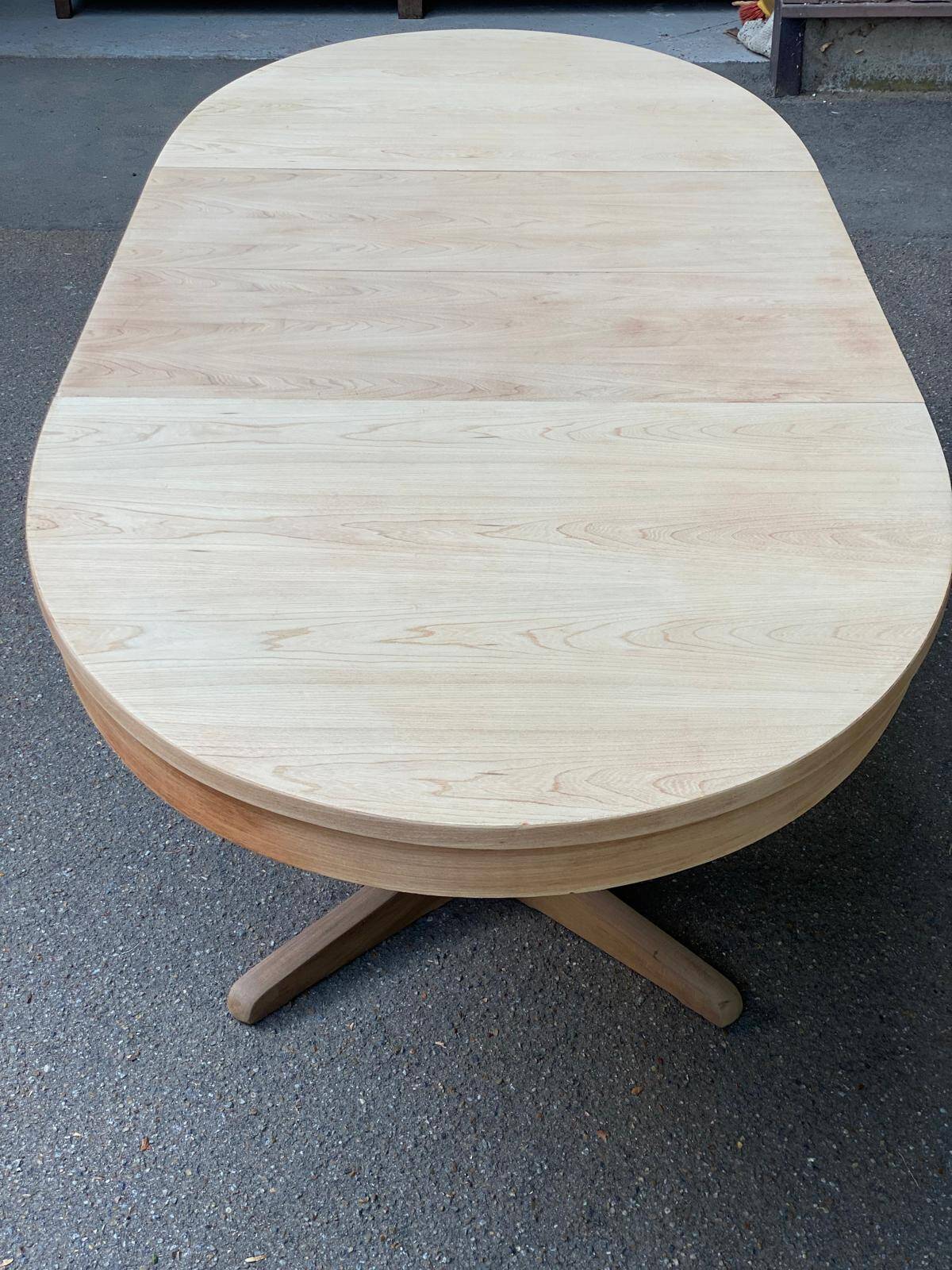 Table scandinave ovale extensible Baumann décapée en teck brut 240cm 1960
