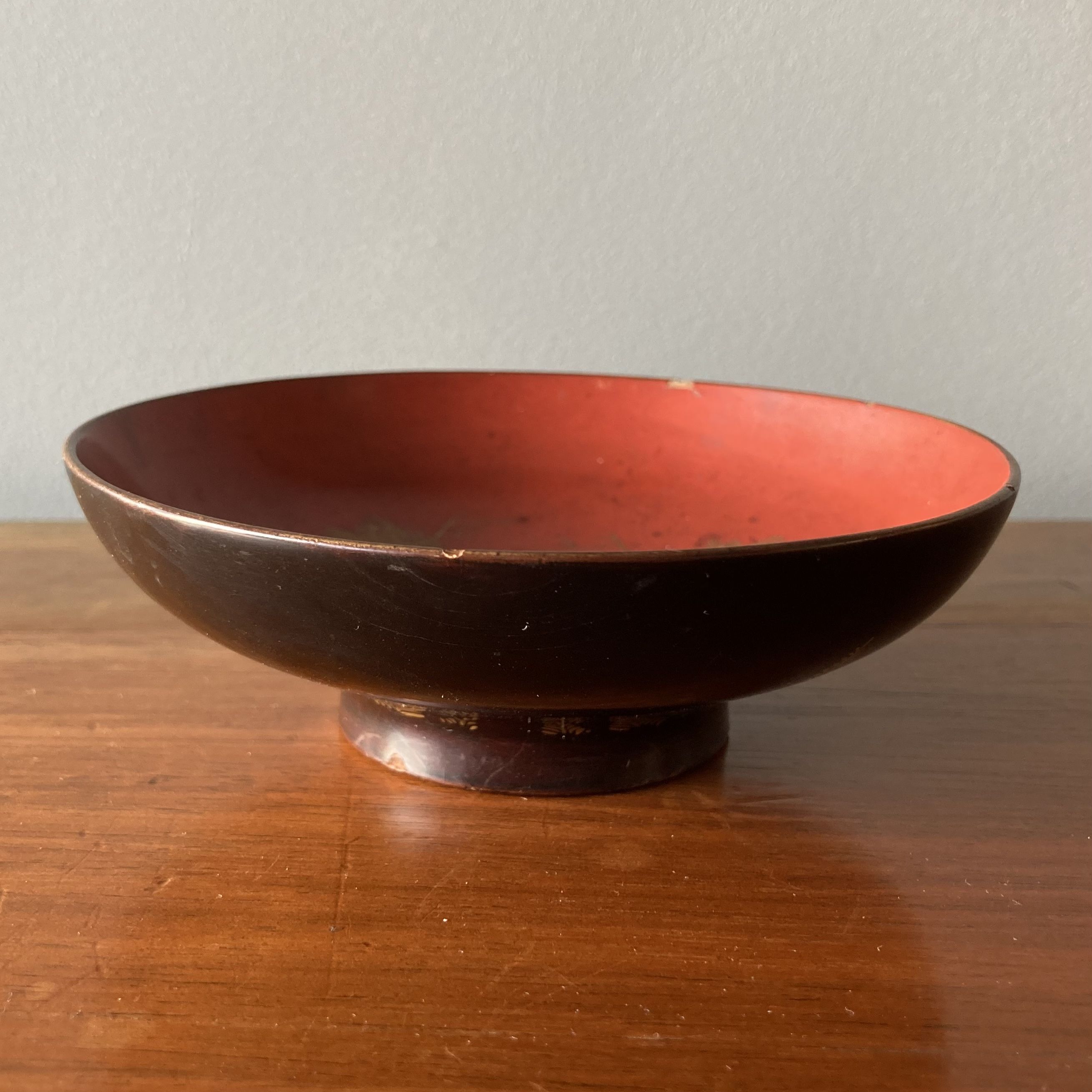 Empty-pocket bowl in lacquered and gilded wood, Japanese work of the 1920s-1930s