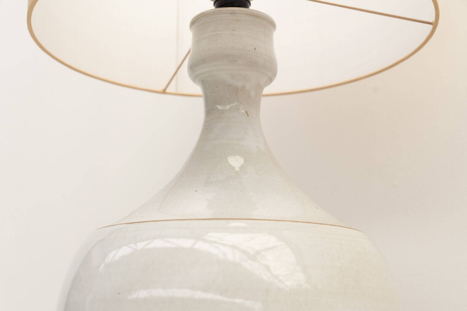 Elegant French White ceramic table lamp