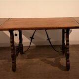 Table espagnole en noyer massif, XVIIeme