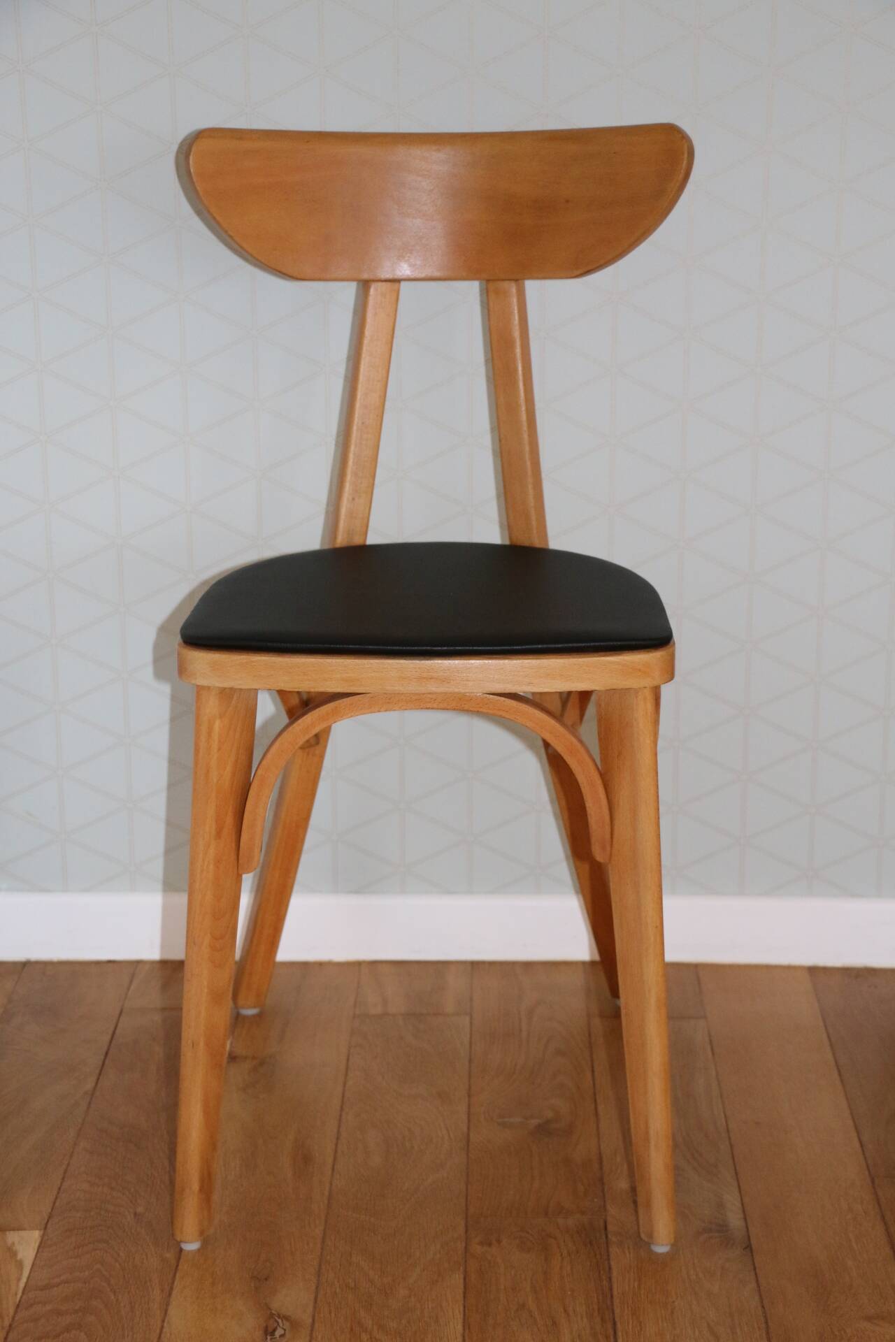 2 chaises Jurasiège hêtre clair skaï noir