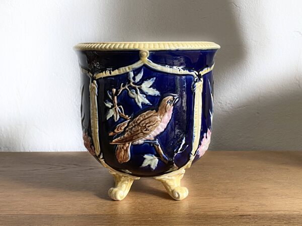 Ancien cache pot en faïence barbotine décor oiseaux - vers 1900