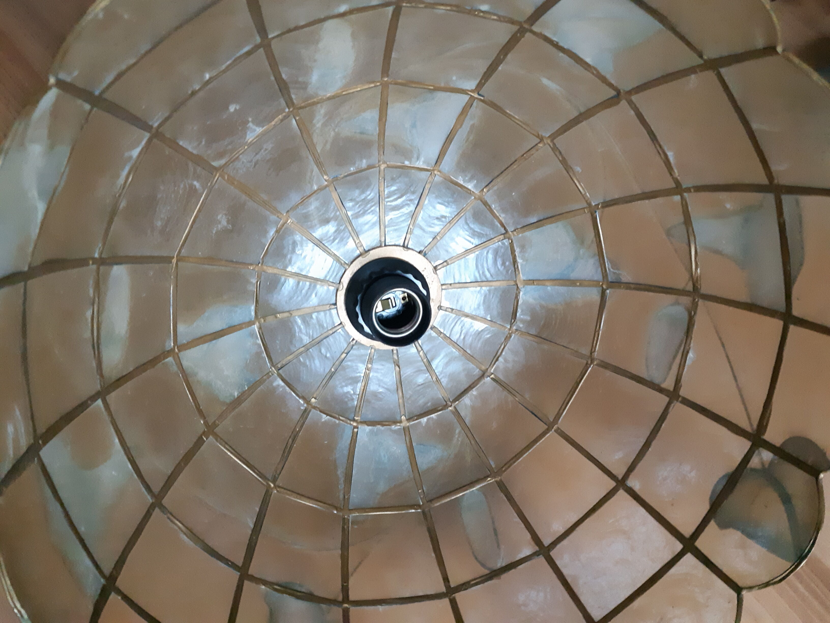 Mother-of-pearl and brass pendant lamp