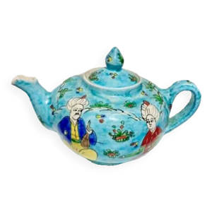 Théière ancienne en