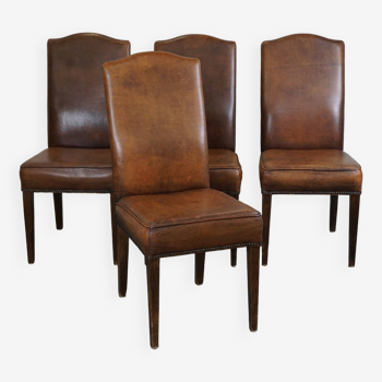 Ensemble de 4 chaises de salle à manger en cuir de mouton couleur cognac avec une belle patine