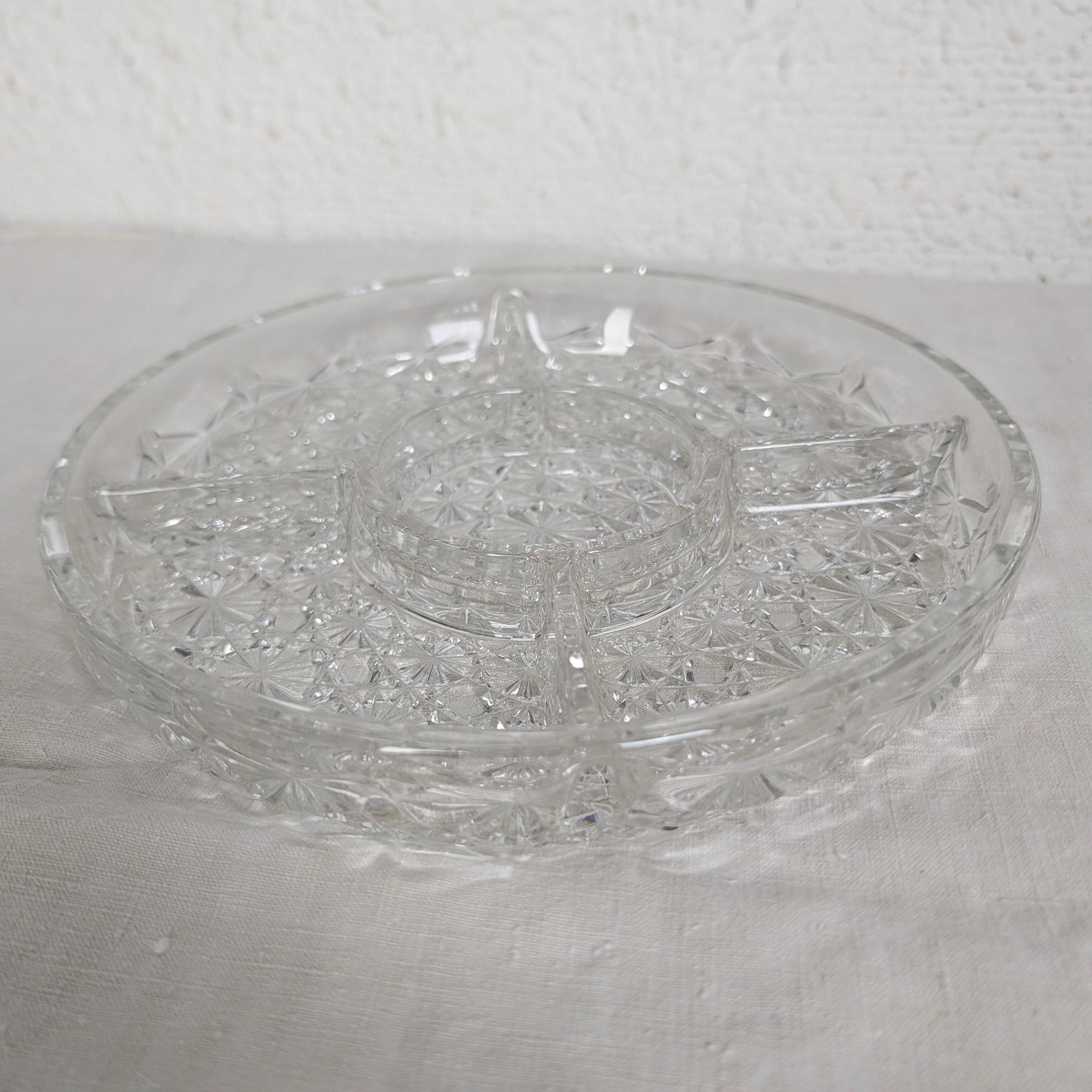 Plat apéritif rond en verre moulé à compartiments