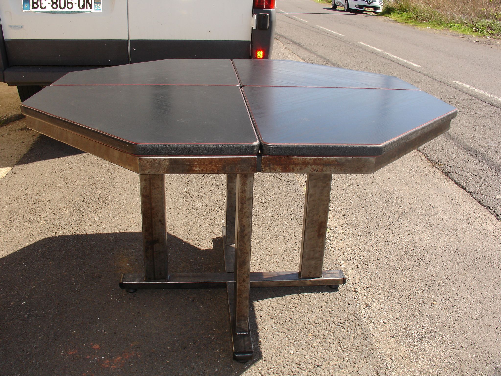 Table vers 1980 en acier et stratifié frène noir