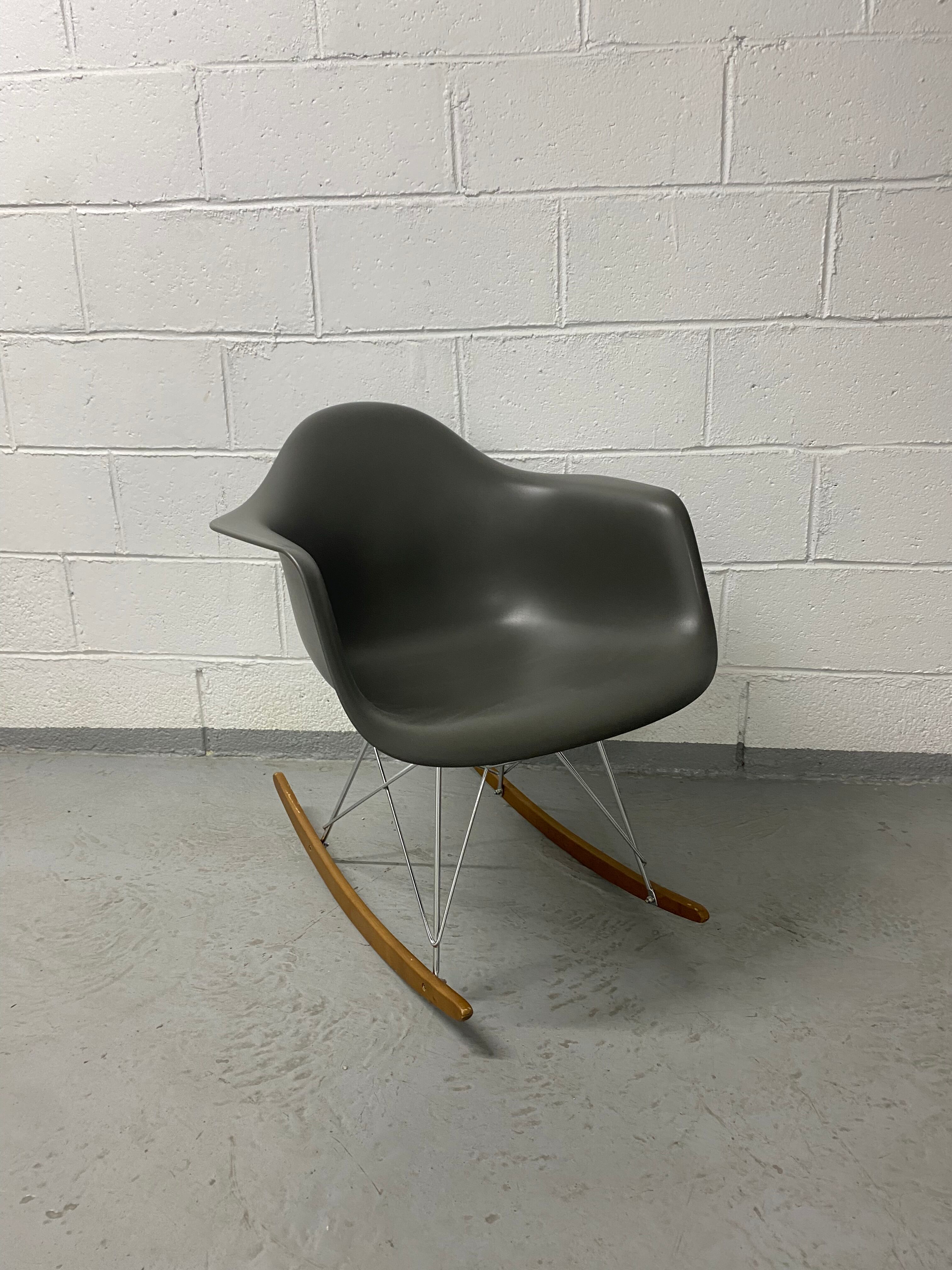 Fauteuil RAR de Charles et Ray Eames édition Vitra