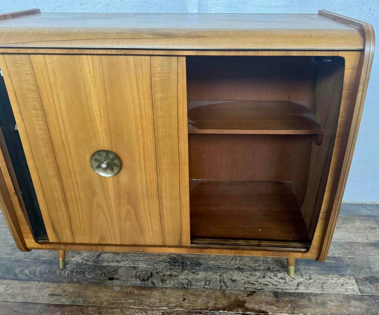 Small vintage bar suite