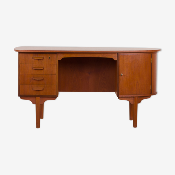 Mid Century free standing bullet shape executive teak desk by H.P. Hansen, Denmark, 1960s