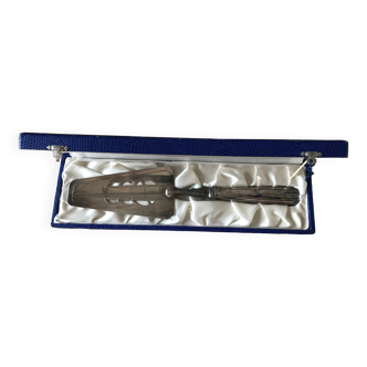 Pie shovel
