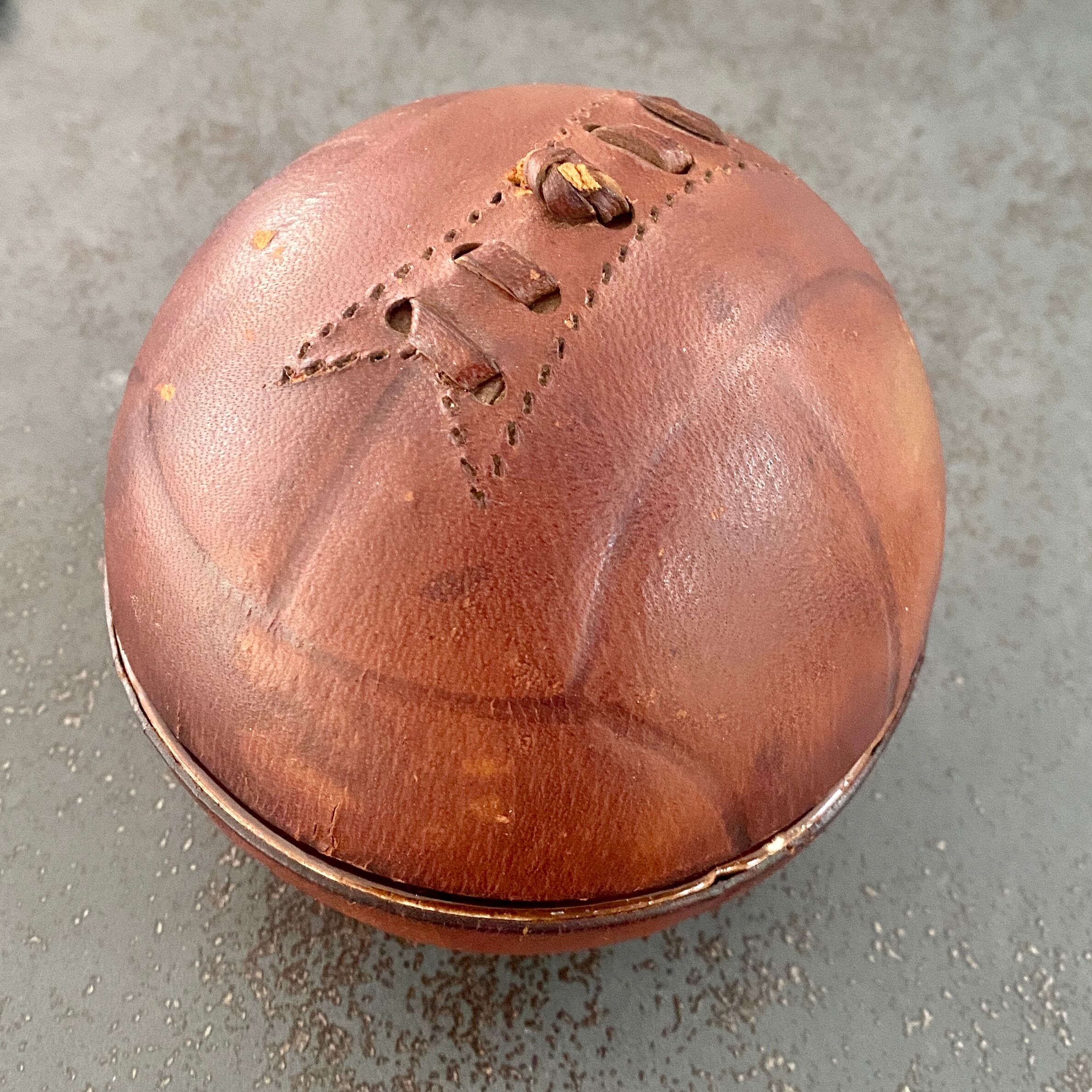Cendrier longchamps en cuir et céramique, ballon vintage