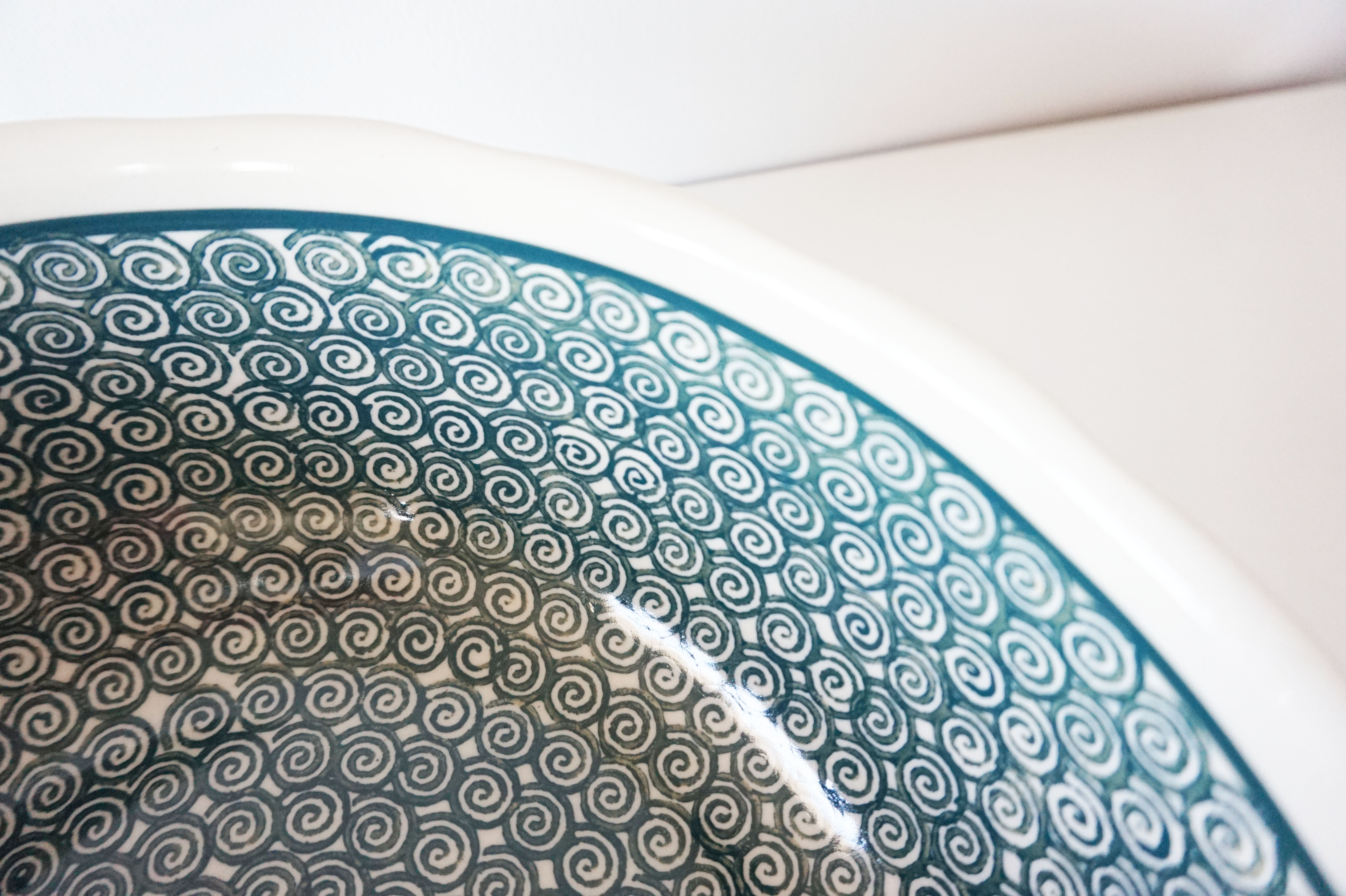 Salad bowl green circular pattern