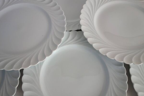 8 assiettes plates en porcelaine blanche torsadée Limoges Haviland