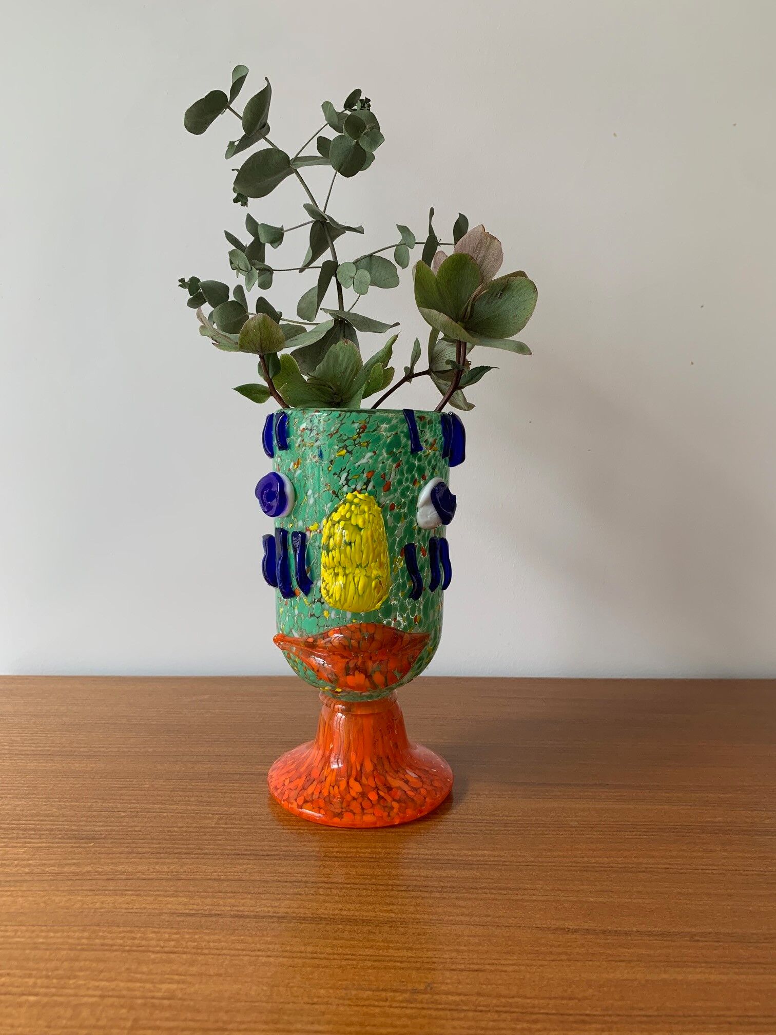 Vase face glassware polichrome