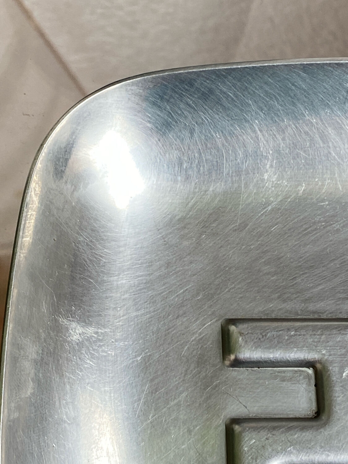 Vide-poche monogrammé en acier, années 70