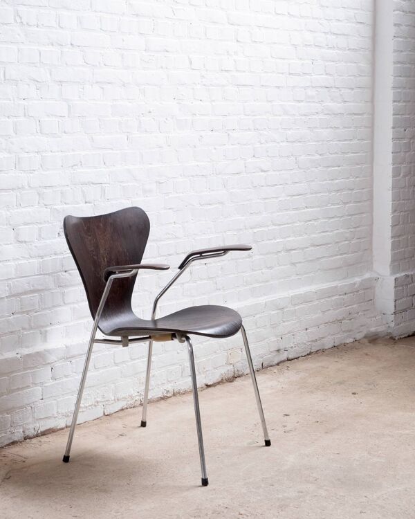 Fauteuil Arne Jacobsen modèle 3207