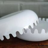 Mebel Clam ashtray from the 1970s by Alan Fletcher in white.