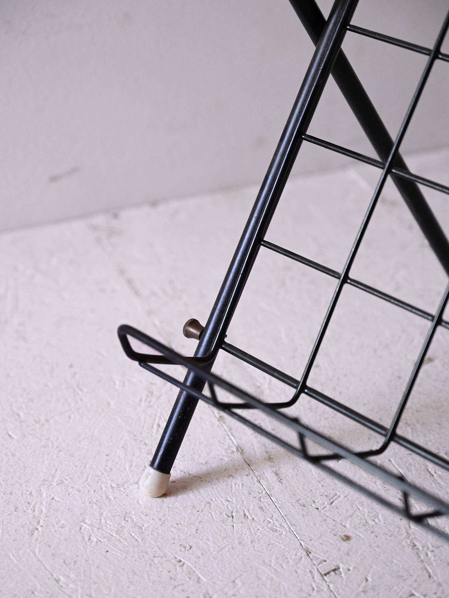 Table de chevet des années 60 avec pieds en métal