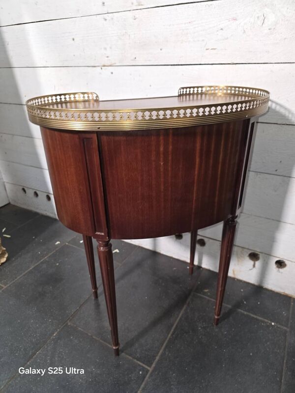 Table de chevet rognon style Louis XVI en acajou