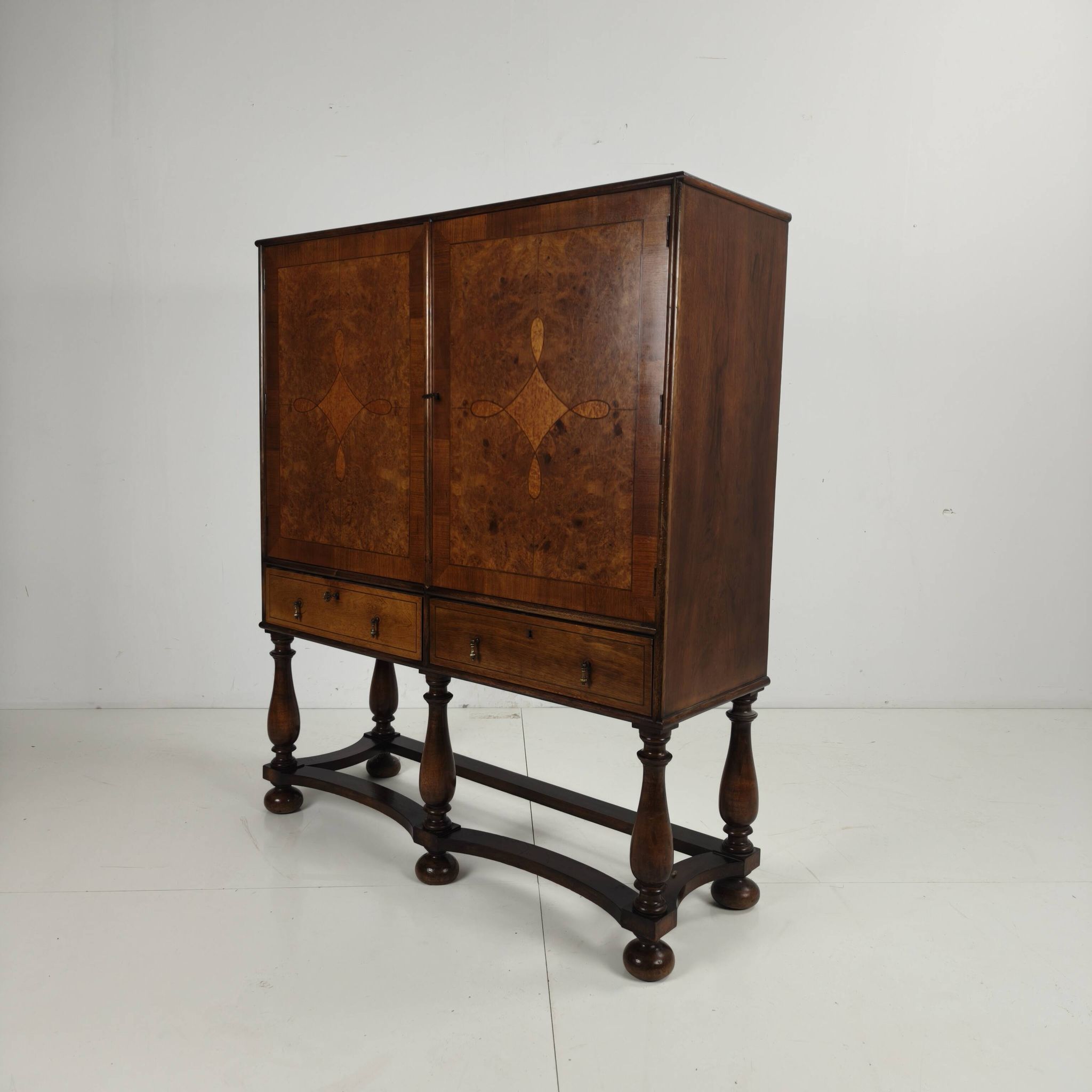Cabinet de poste en chêne d'un presbytère belge, vers 1900-1920