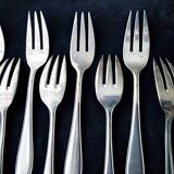 10 Fourchettes à poisson en métal argenté