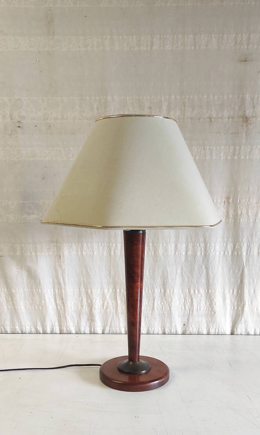 Table lamp by Unilux in wood and brass - mid 20th century.