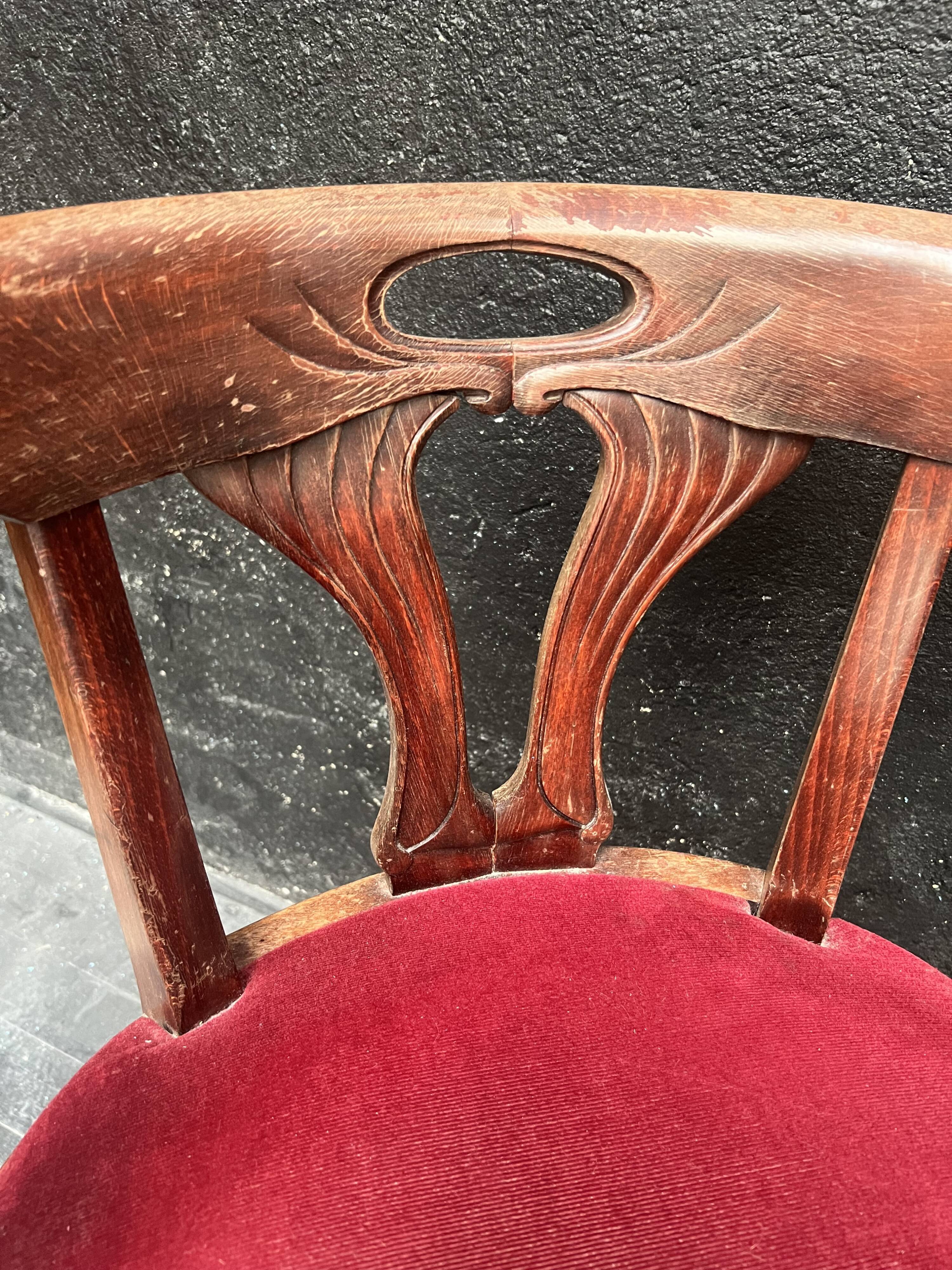 Paire de fauteuils de style art nouveau