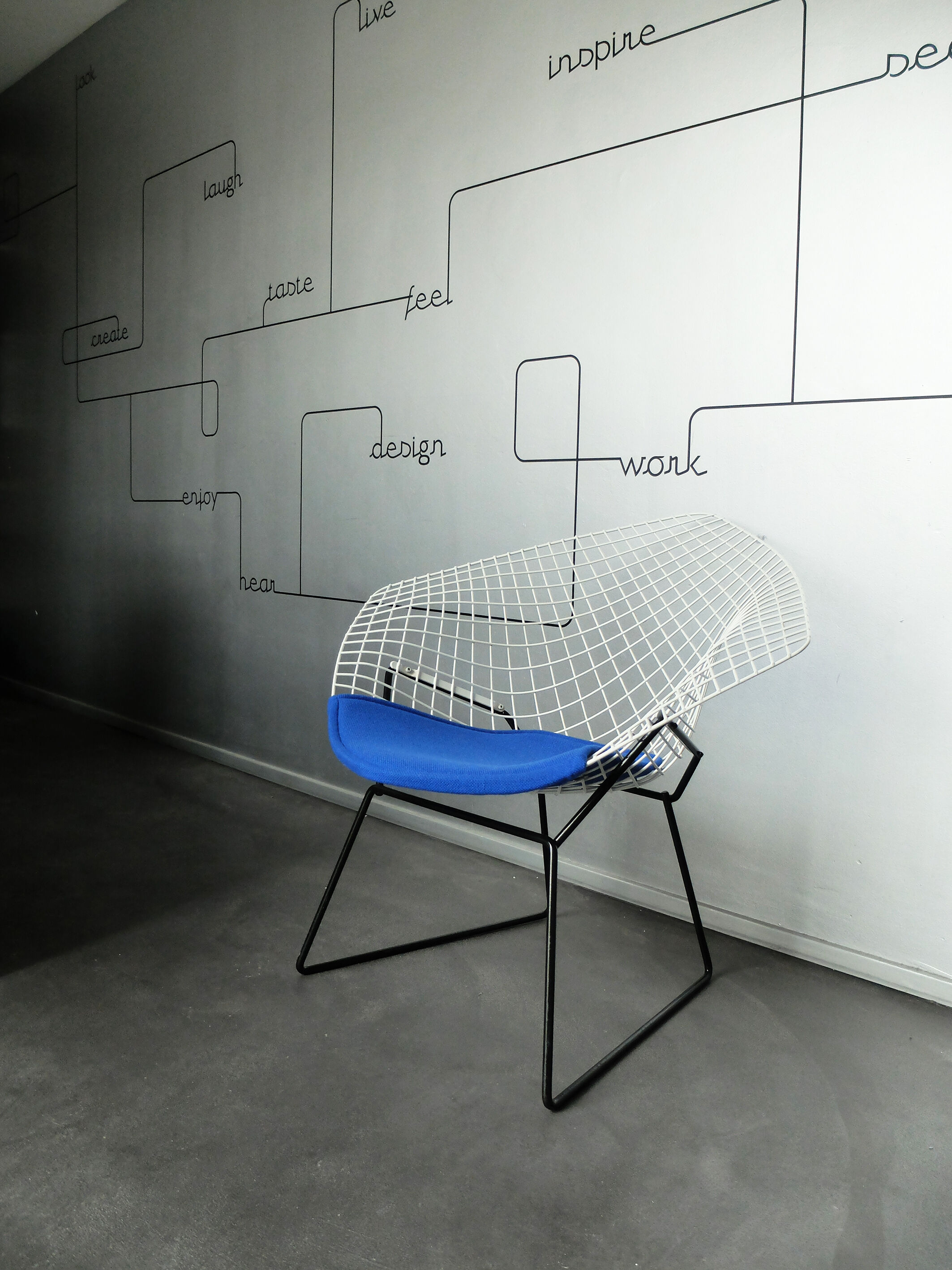 Fauteuil Diamond chair Knoll 421 par Harry Bertoia