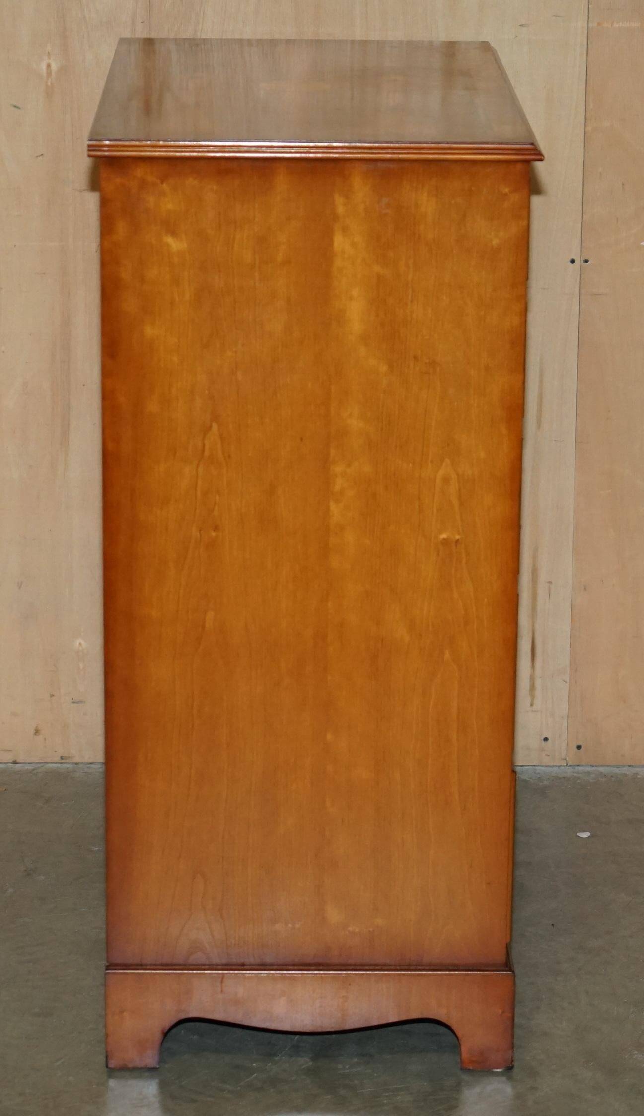 Pair of large Sheraton Revival chests of drawers in yew wood, 110 cm