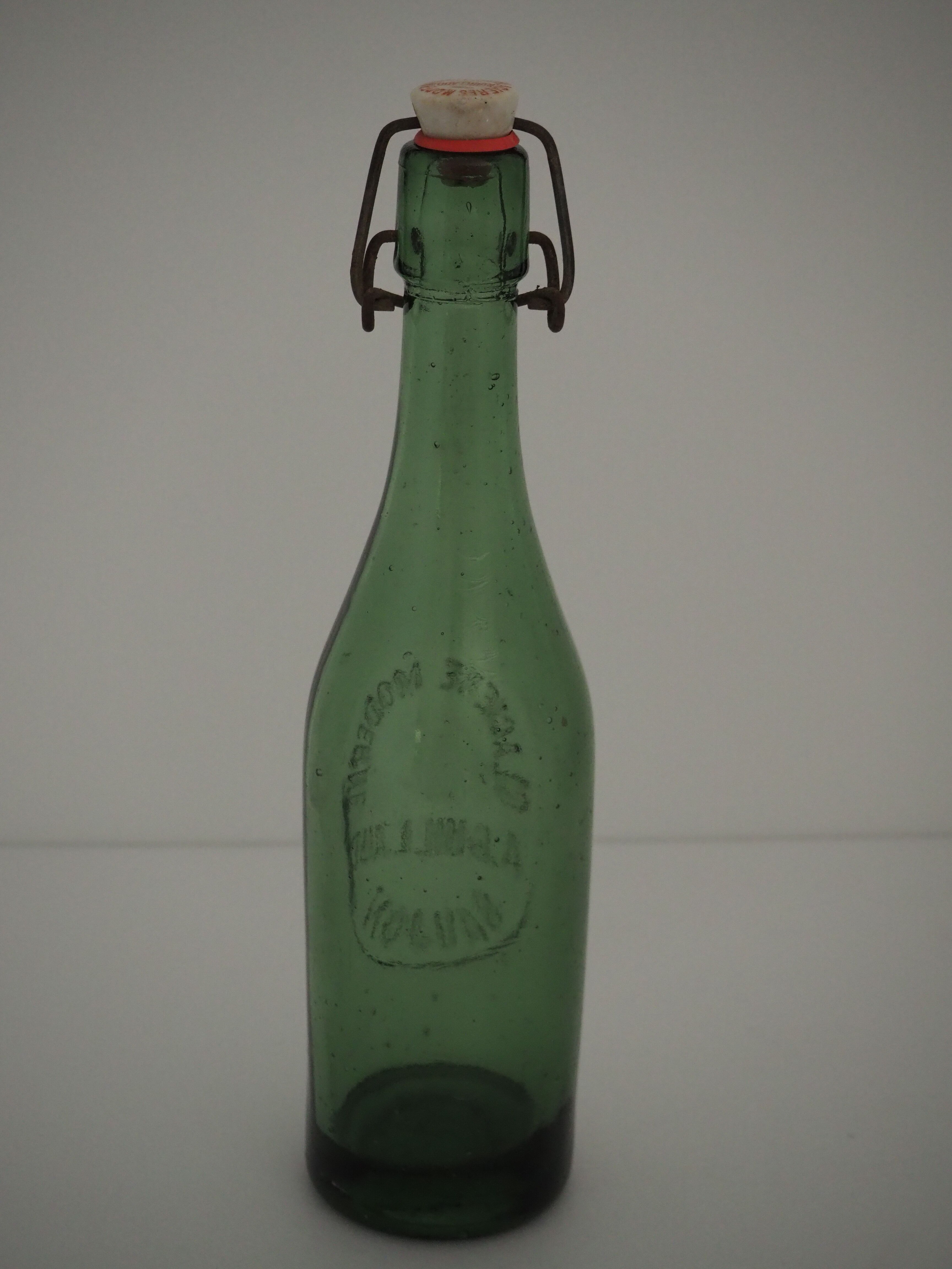 Bouteille en verre « glacière moderne A. Guillaud - saujon »
