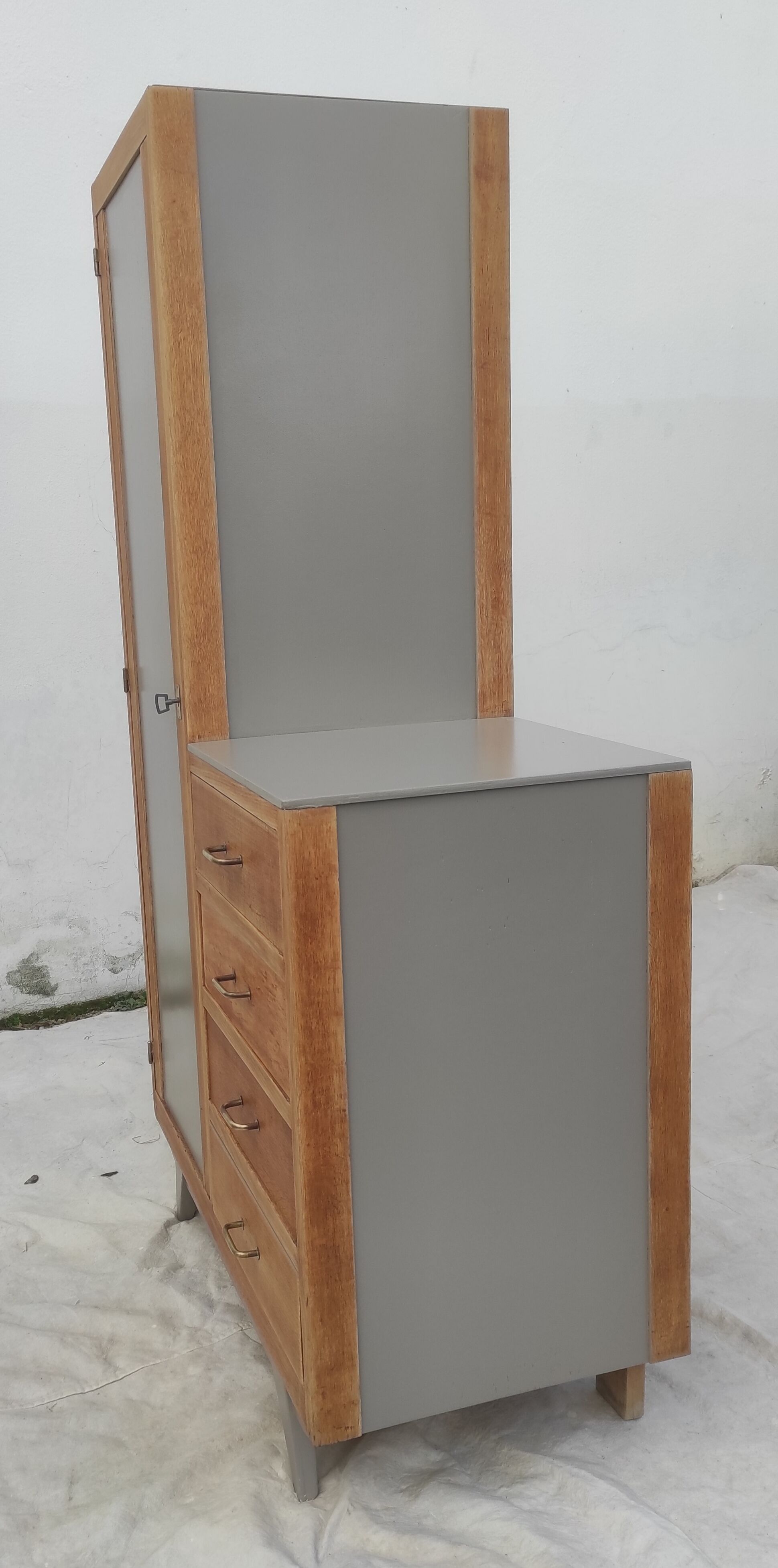 Armoire vintage