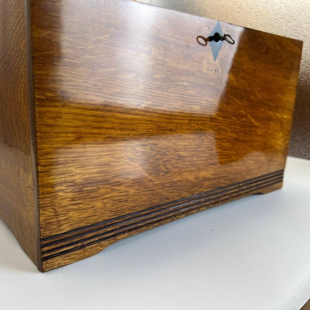 Jugendstil / Art Nouveau Box in Partly Ebonized Solid Oak, Austria, 1900