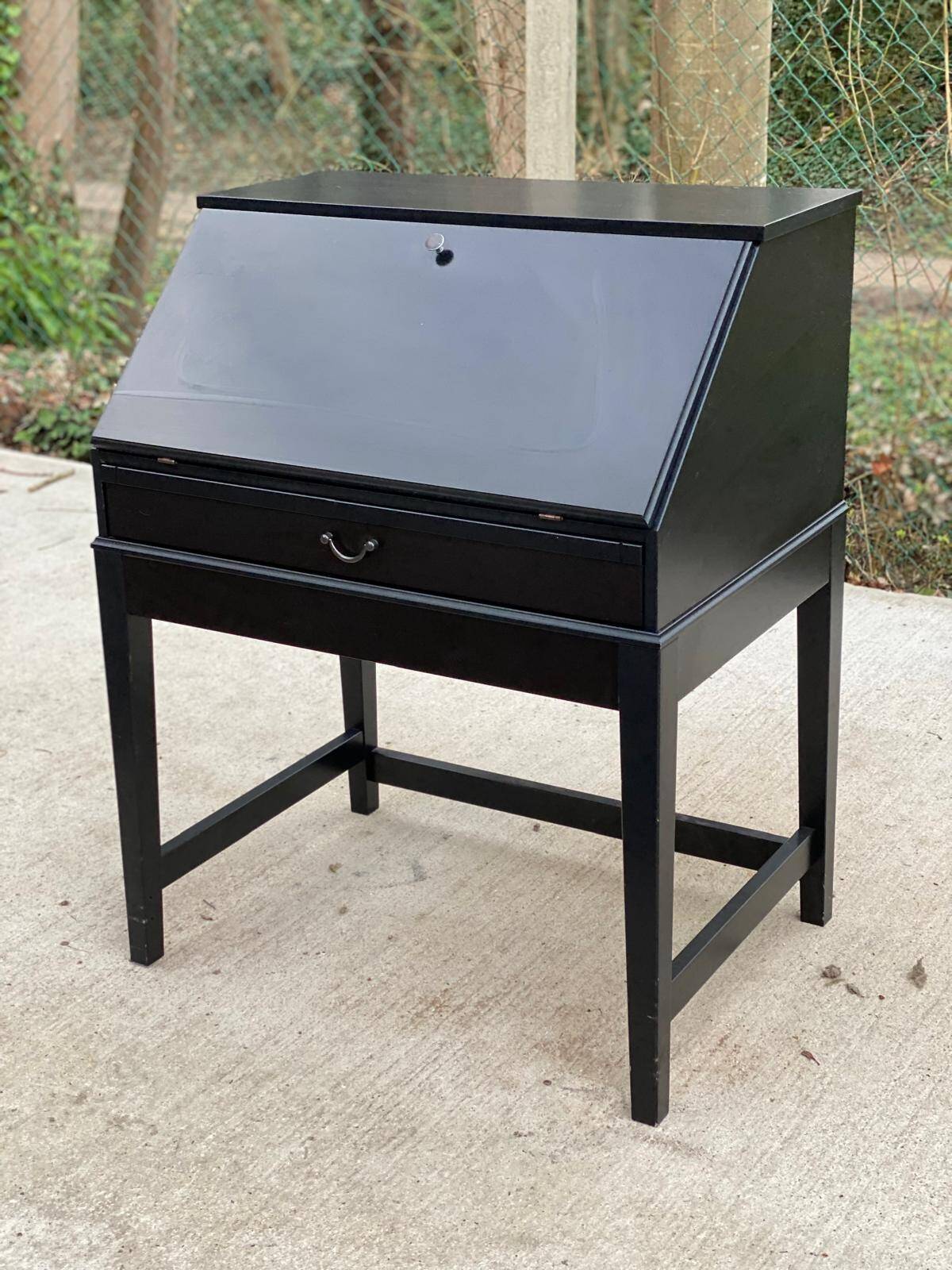 Black Scandinavian secretary