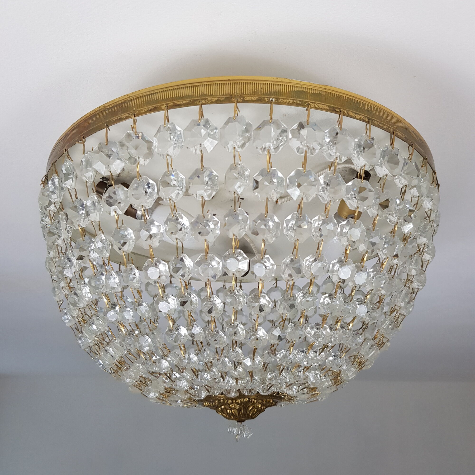 Ceiling light basket with 3 lights in gilded brass