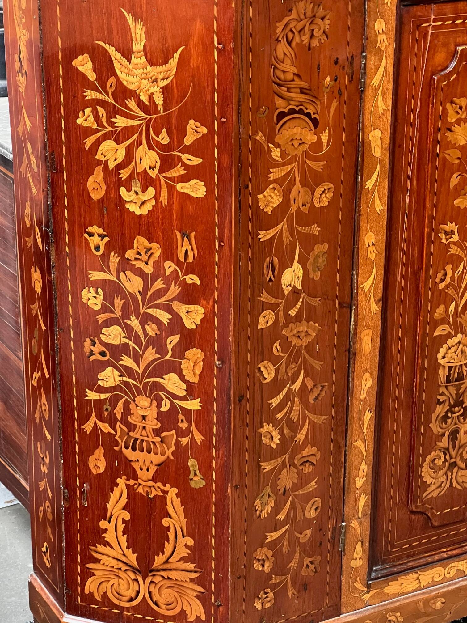 Renaissance display case. Dutch marquetry with floral motifs.