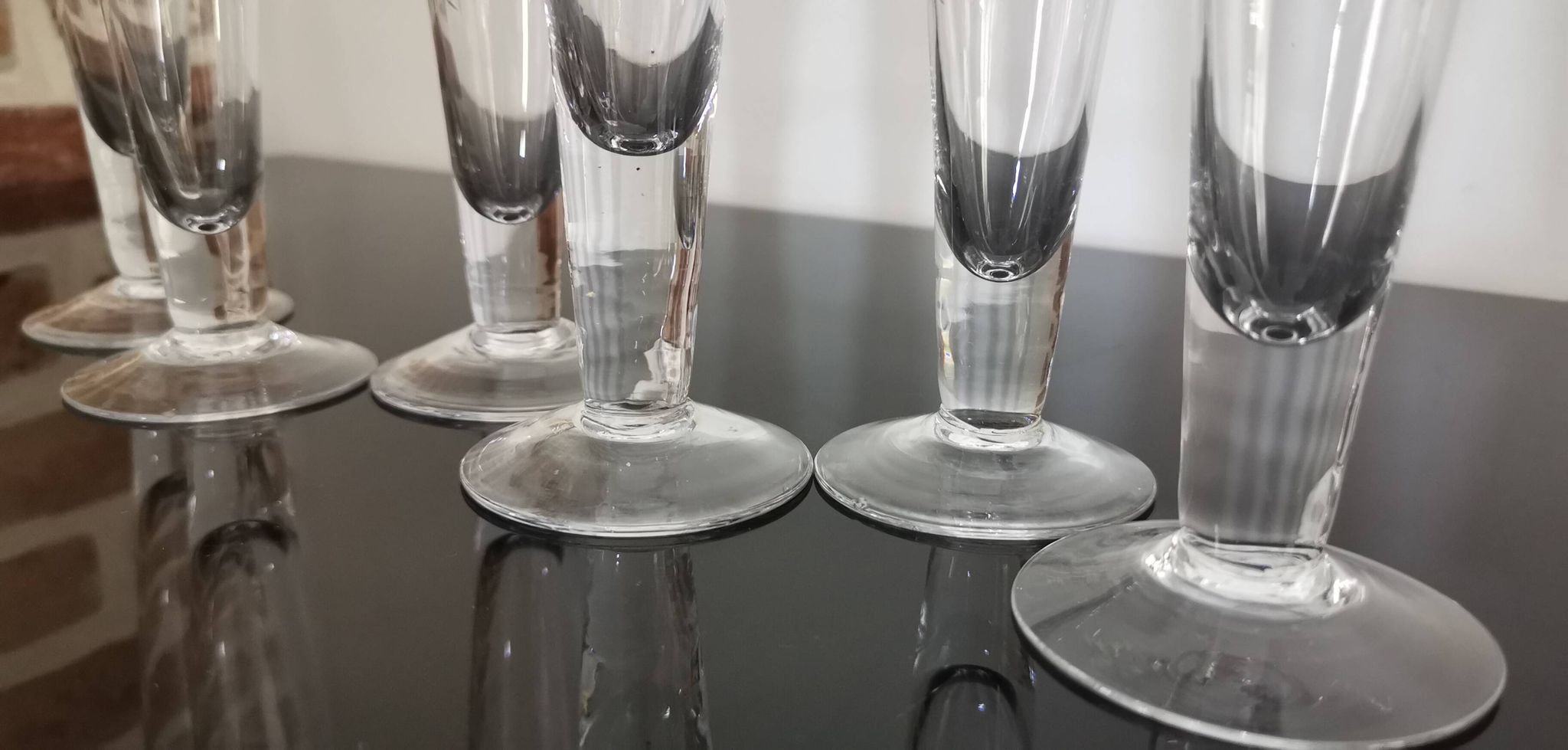 6 petites flutes anciennes en cristal soufflés à la main