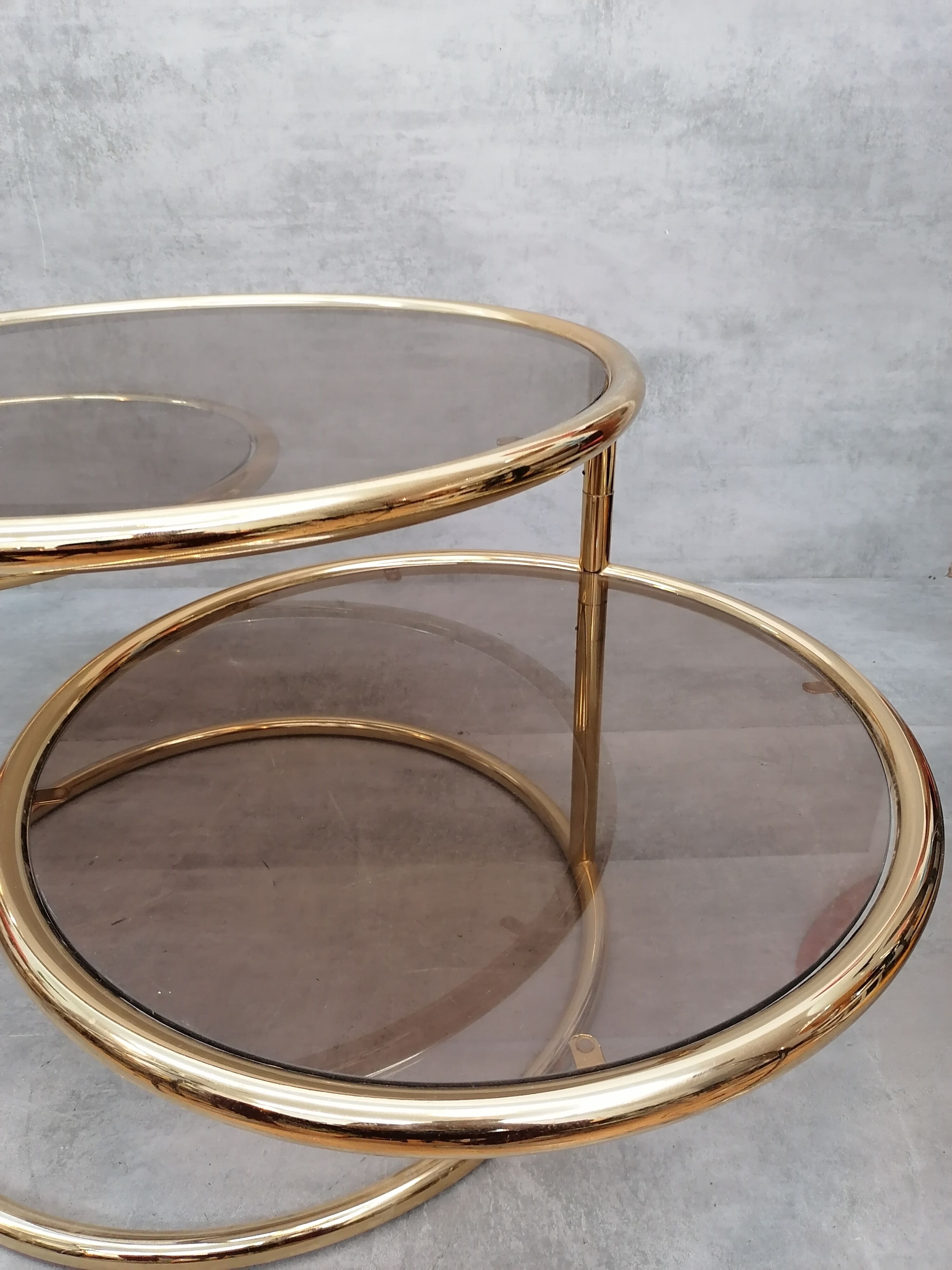 Table basse laiton 3 niveaux pivotants des années 1970 style de Milo Baughman Italie