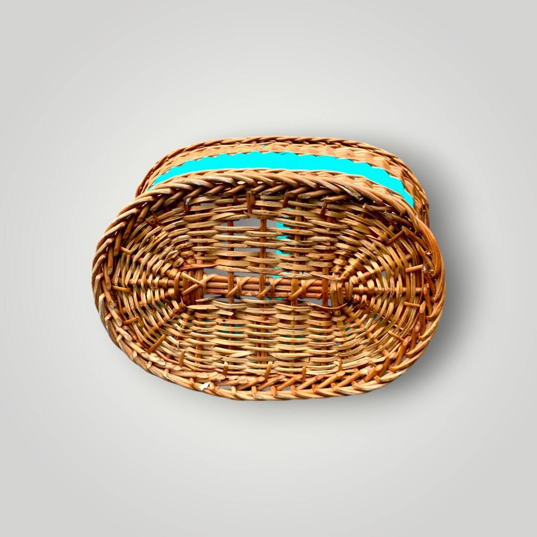 Vintage wicker basket and scoubidou
