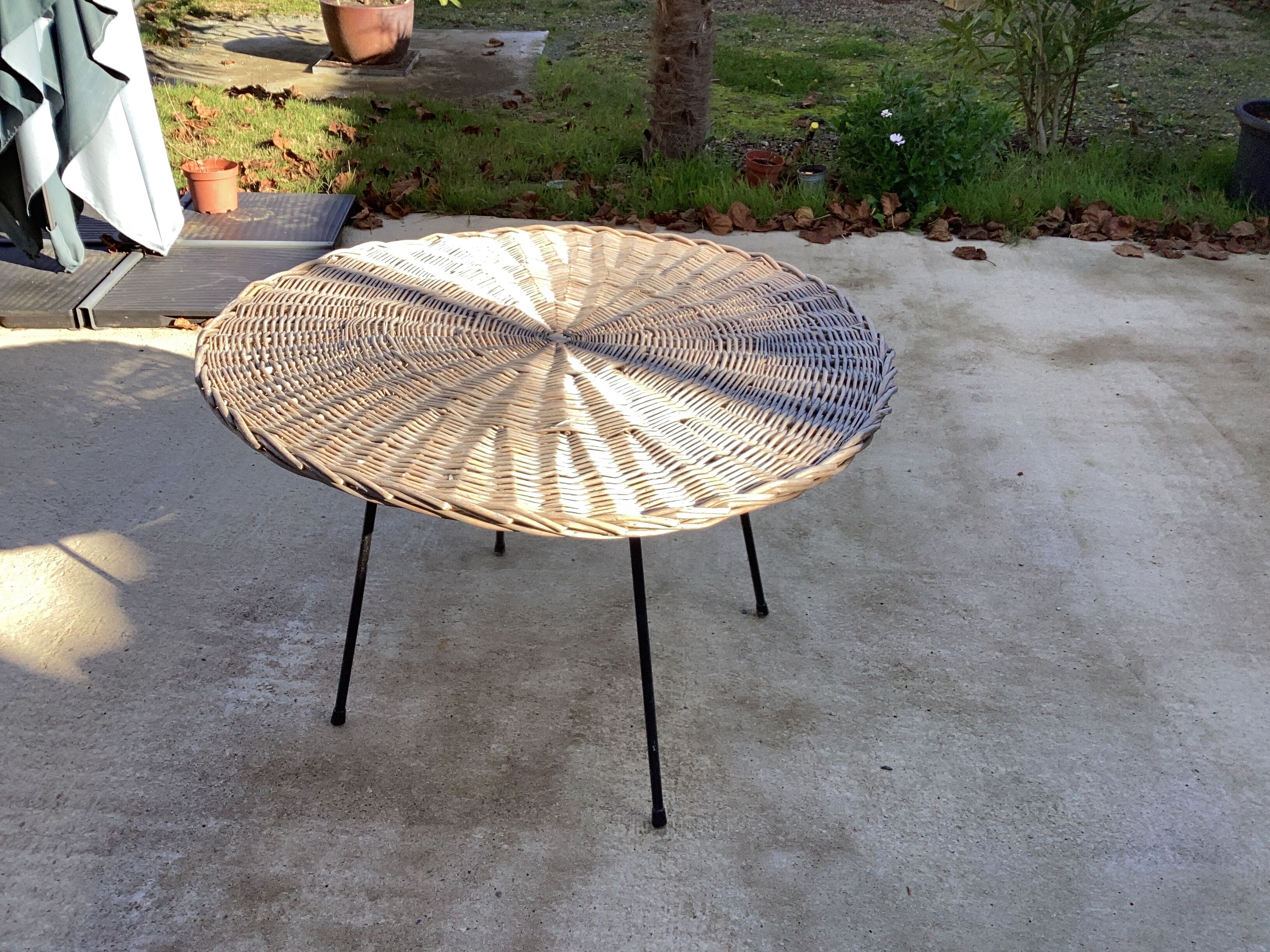 Round coffee table in vintage rattan