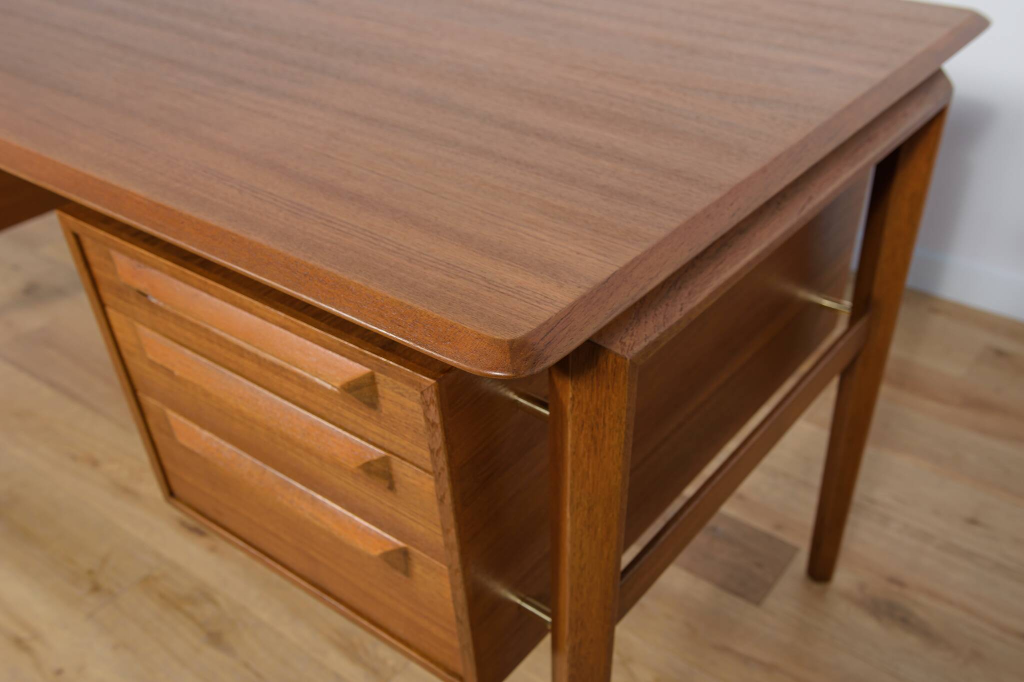 Mid-Century Teak Desk by I.B Kofod-Larsen for Seffle Möbelfabrik, Sweden, 1950s