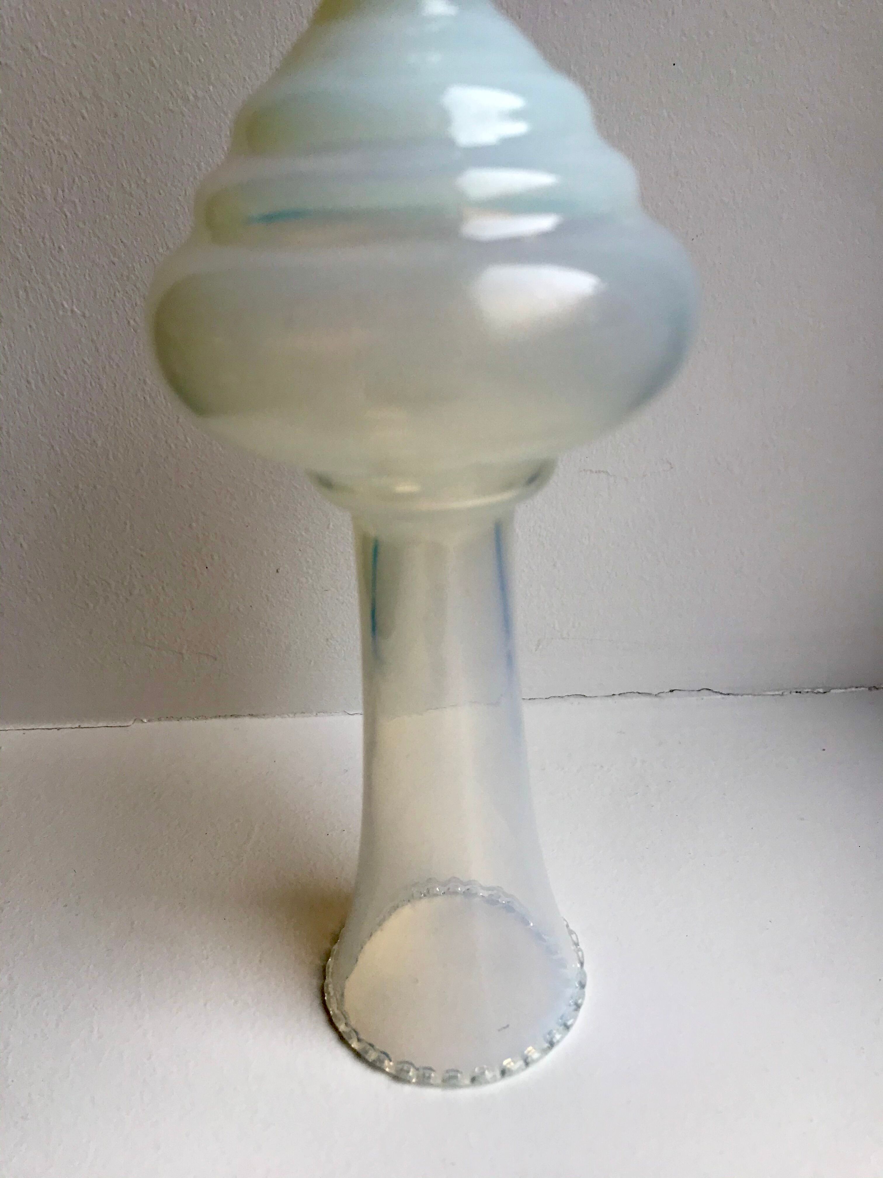 Opalescent opaline vase 50s-60s