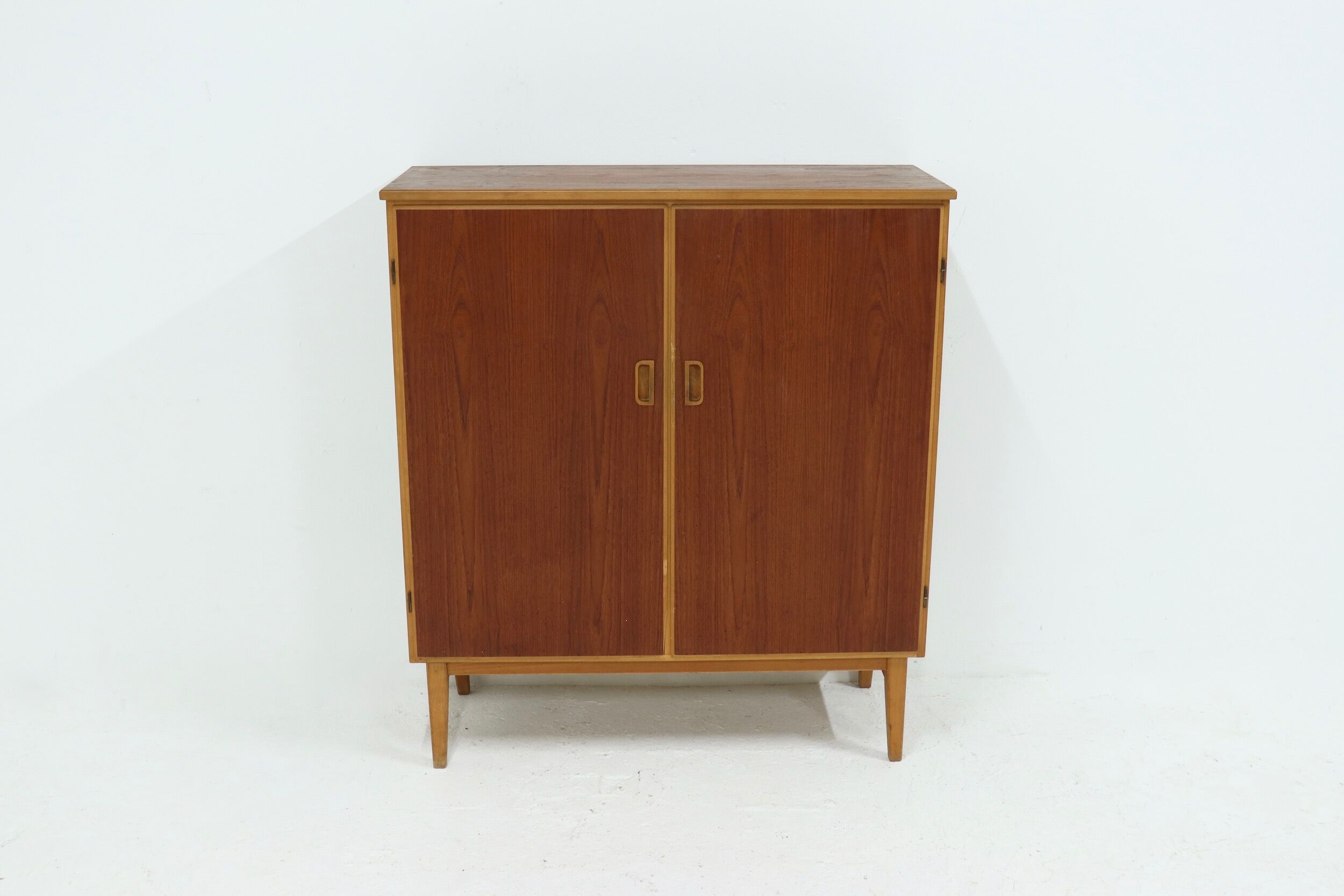 Armoire scandinave bicolore en teck et bouleau avec tiroirs des années 1960